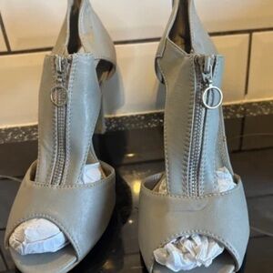 Chic Gray Women's Heels with Zipper Detail